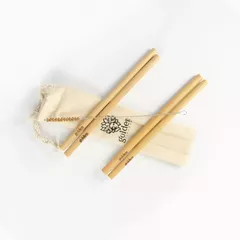 4 db újrafelhasználható bambusz szívószálból álló készlet tisztító kefével és tokkal | Golden Flavours